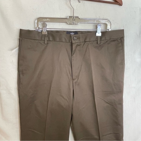Dockers Men's D2 Signature Khaki Straight Fit Pants Flat Front Khaki Brown 38/30 - Picture 12 of 14